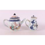 A porcelain teapot with mandarin decoration, China, Qianlong, 18th century.