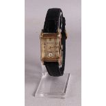 Een vintage Bulova 10K Gold Filled Gold Art Deco damespolshorloge, ca. 1930.