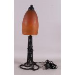 Art Deco schemerlamp met oranje/rood glazen kap, gesigneerd Daum Nancy,Frankrijk