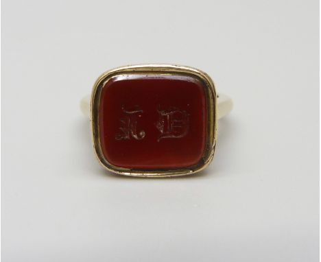 A 9ct gold intaglio seal ring, 4.8g, K/L