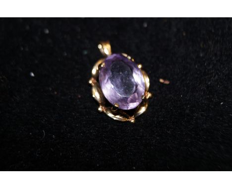 9ct Gold pendant set with amethyst 