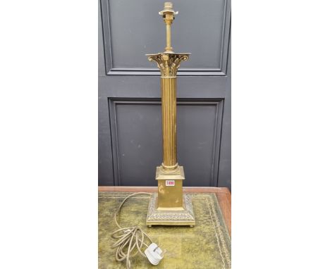 A large brass Corinthian column table lamp,&nbsp;total height 73cm.&nbsp; 