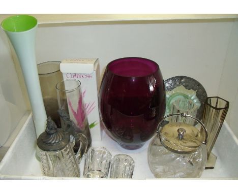 Box of decorative glass ware including Caithness glass vase (boxed), two small Kosta glasses with engraved detail, cut glass 