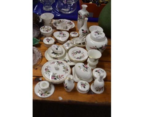 Quantity of Wedgwood Hathaway Rose ceramics to include trinket boxes, vases, dishes etc