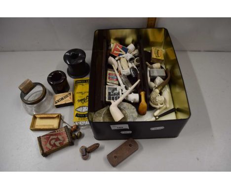 Box of mixed items to include various clay pipes and clay pipe parts, ashtrays etc