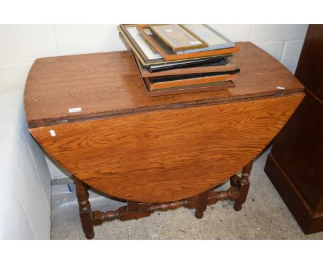 Early 20th Century oak gate leg dining table