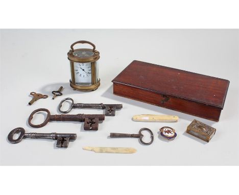 Mixed works of art, to include keys, a box, vesta case, carriage clock, (qty)