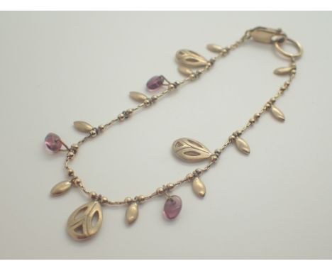 9ct yellow gold bracelet hung with amethyst coloured stones 6.1g
