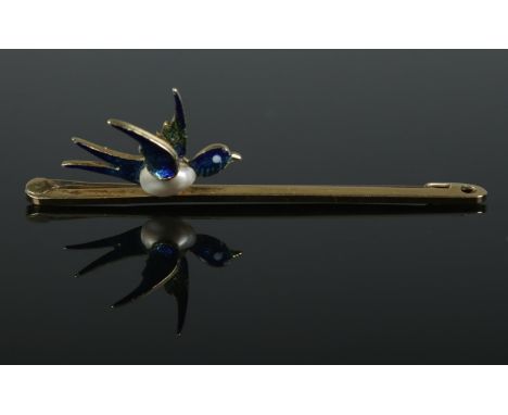 A 15ct gold bar brooch surmounted with a blister pearl and enamel bird. 3.42g.  