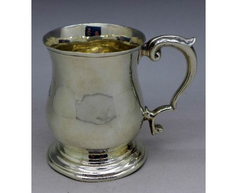 A silver mug, Sheffield 1919, weight 145g
