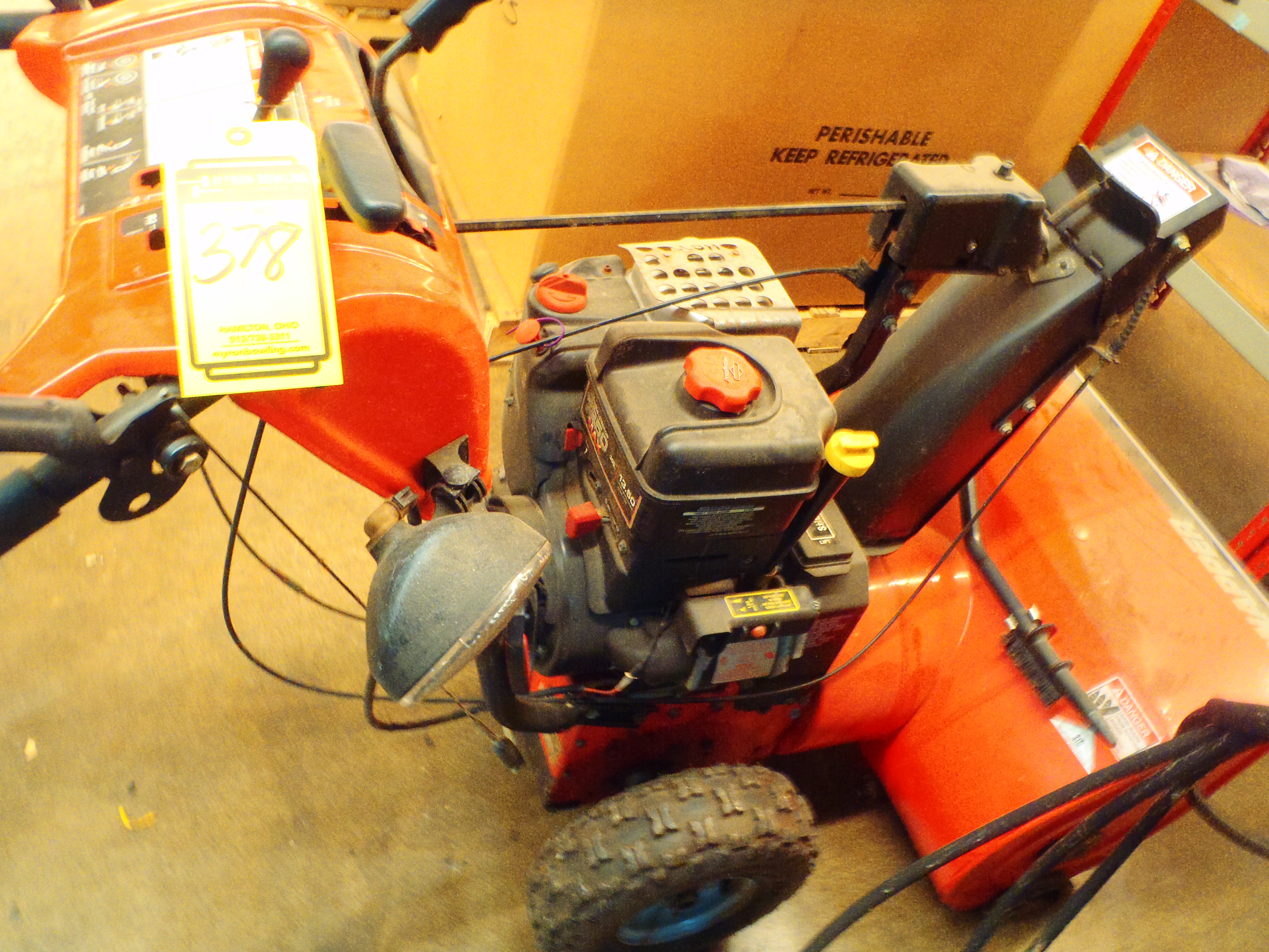 SNAPPER 28'' SNOW BLOWER, MODEL 1428L, W/ BRIGGS & STRATTON 13.5HP GASOLINE ENGINE, 6SPEED, PNE
