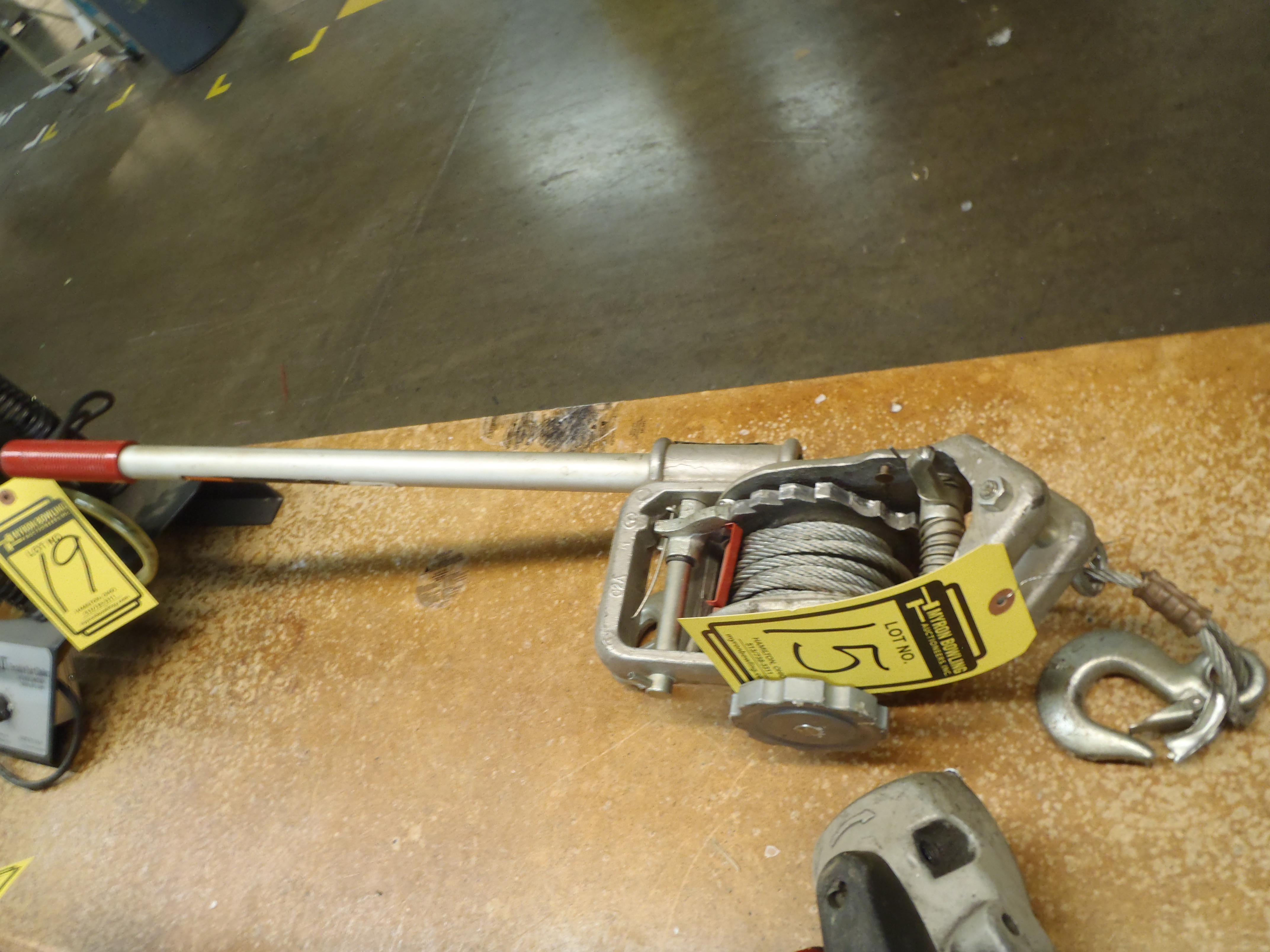 DAYTON RATCHET PULLER; MODEL 4Z312, 1,7003,400 CAPACITY, LIFT FEET 20/10