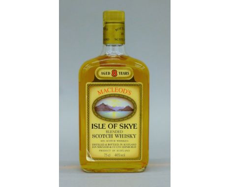 A 75 cl bottle of Macleods's Isle  of Skye blended scotch whisky aged for eight years. 23.5 cm high.