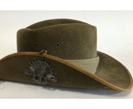 AN AUSTRALIAN ARMY SLOUCH HAT. An Australian Army pure wool slouch hat size 59 with 27th South Australian Scottish Regiment c