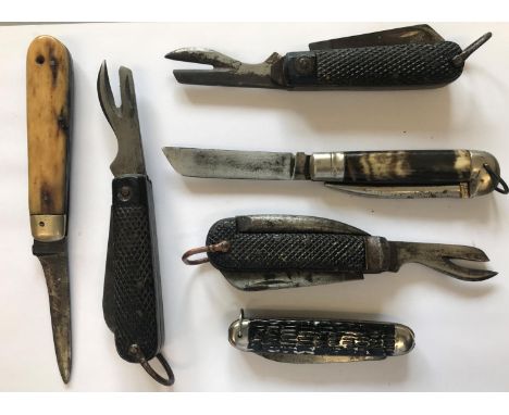 A COLLECTION OF FOLDING KNIVES TO INCLUDE JACK KNIVES AND SIMILAR. A military issue jack knife by Wilson of Sheffield with go