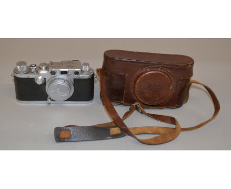 Leica D.R.P Ernst Leitz Wetzlar IIIc camera No. 420468 and red scale Elmar lens in leather case.