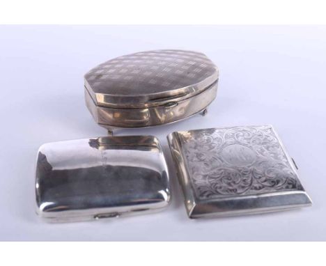 GEORGE V SILVER TRINKET BOX
maker Brook & Son, Sheffield 1923, of lozenge form with engine turned design to lid, on four shor