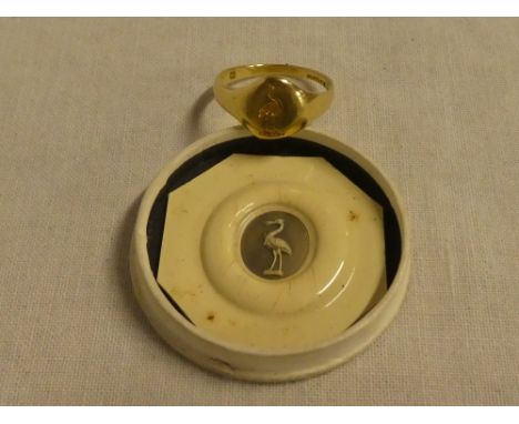 An 18ct gold signet ring with bird armorial emblem together with matching wax seal impression