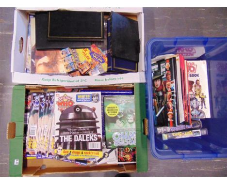 DR WHO - ASSORTED COLLECTABLES comprising annuals; postcards; portrait photographs, some signed; six different Product Enterp