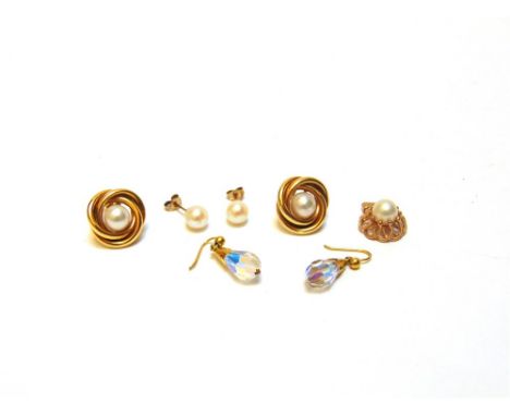 A PAIR OF 14 CARAT GOLD CULTURED PEARL EARSTUDS 3.6g gross; a 9 carat gold cultured pearl pendant; a pair of cultured pearl e