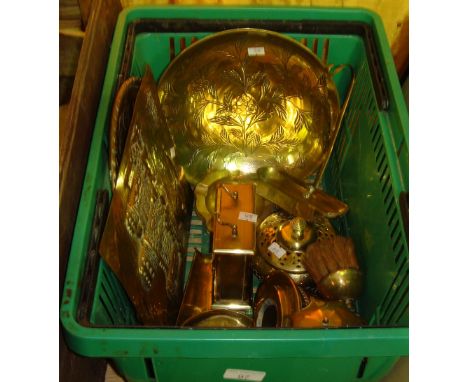 Box of assorted vintage brassware including Policemans hat money box, bowl, crumb scoop etc.