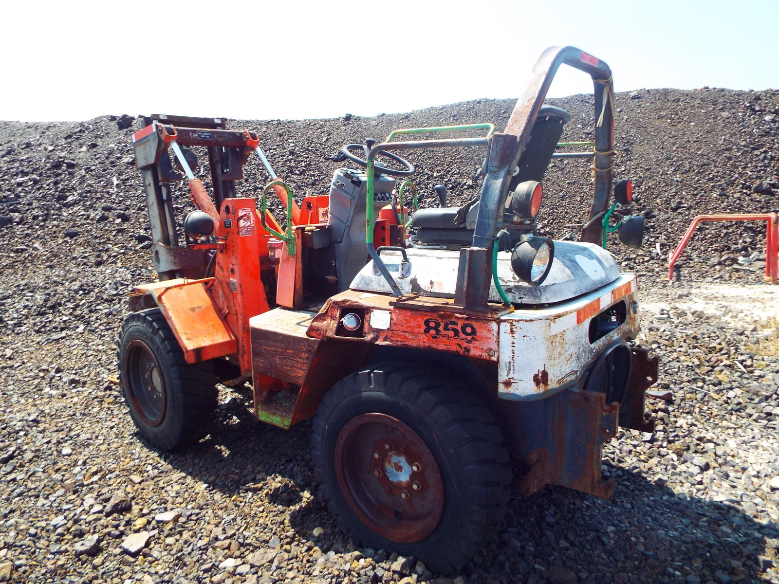 KUBOTA R420 WHEEL LOADER WITH FORKLIFT ATTACHMENT, 975 HOURS (RECORDED