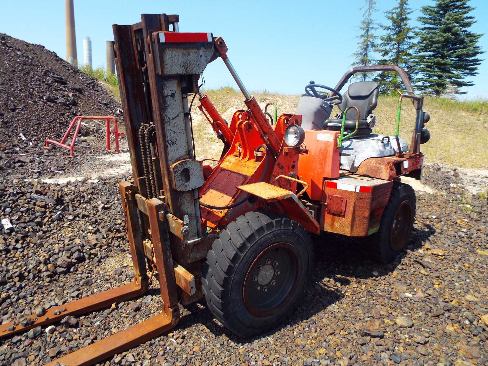 KUBOTA R420 WHEEL LOADER WITH FORKLIFT ATTACHMENT, 975 HOURS (RECORDED