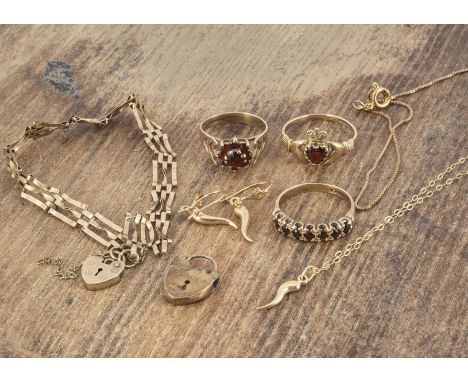 A small collection of 9ct gold, mostly af, including a garnet heart shaped hand clasp ring, a broken three bar gate link brac