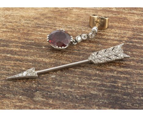 An Art Deco diamond and platinum set arrow pin, the flights detach to reveal the pin, 3.9cm, 1.4g together with a single diam