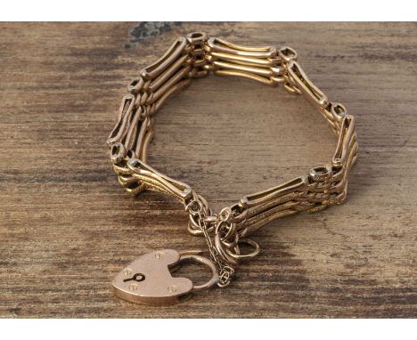 A 9ct gold gate linked bracelet with padlock clasp, textured links, with curved tops, with a fine safety chain, 19 cm 13.1g 