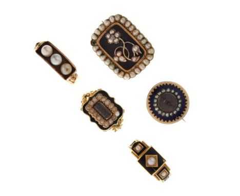 Collection of mourning jewellery comprising: two rings, one with glazed central panel inscribed for 1832, another pearl set r