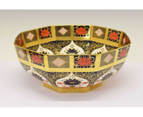 Large Royal Crown Derby Imari (1128) pattern octagonal bowl, date code XLIX for 1986, printed and painted marks beneath, 28cm