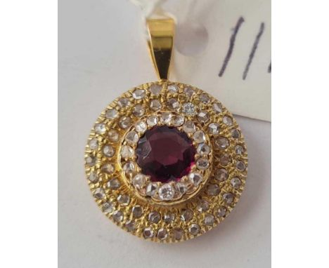 A ATTRACTIVE CIRCULAR DIAMOND ENCRUSTED PENDANT WITH CENTRAL RUBY STONE SET IN 18CT GOLD