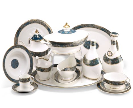 AN EXTENSIVE ROYAL DOULTON CARLYLE PATTERN DINNER, TEA AND COFFEE SERVICE, comprising twenty-four 27cm dinner plates, twenty-
