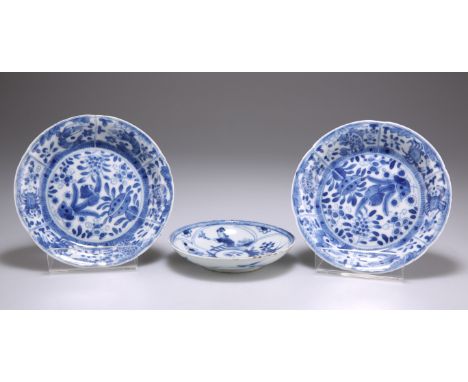 THREE CHINESE BLUE AND WHITE PORCELAIN DISHES, KANGXI, two painted with lobster, fish and foliage; the small dish painted wit