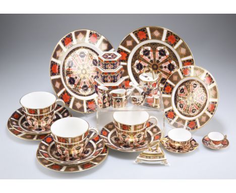 A COLLECTION OF ROYAL CROWN DERBY IMARI, including a pair of 21.5cm plates, three 16cm tea plates, three cups with 14.5cm sau