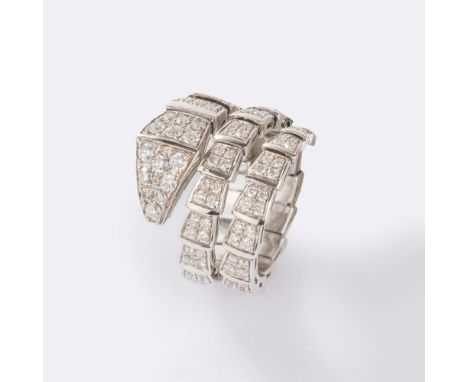 Bulgari. Schlangenförmiger Diamant Ring 'Serpenti Viper'. 18 kt. WG, gest., MZ: Bulgari. Doppelt geschwungener Ring in Form e