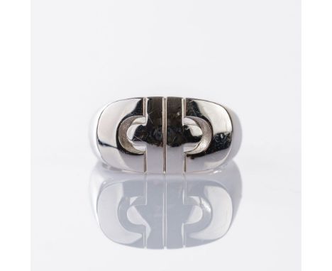 Bulgari. Ring 'Parentesi'. 18 kt. WG, gest. MZ: Bulgari, Made in Italy. Ringkopf mit Parentesi Emblem (11 x 20 mm). Wenige Tr