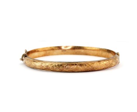 A 9ct yellow gold bangle. Approx 7g.