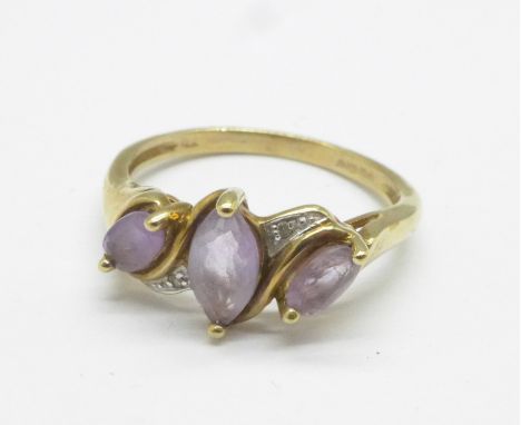 A 9ct gold and amethyst ring, 2.7g, P