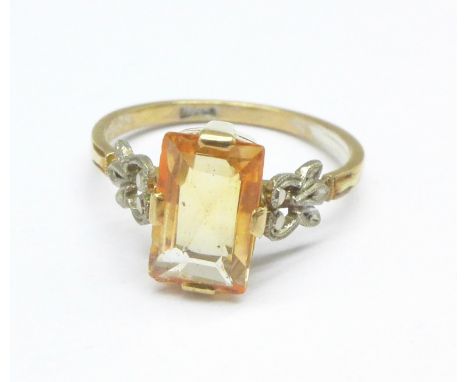 A 9ct gold and citrine ring, 2.6g, M