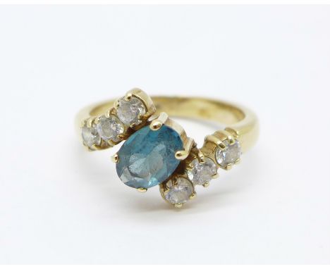 A 9ct gold, blue and white stone set ring, 3.1g, H