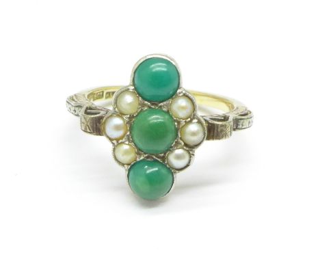 An 18ct gold, jade and pearl Art Deco ring, 4.2g, P