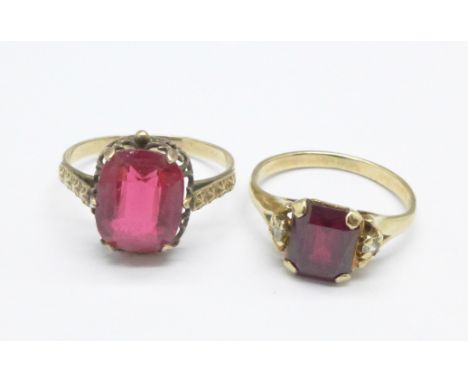 An 8ct gold and red stone ring, marked 333, 2.1g, O, and a yellow metal, garnet and white stone ring, 2.1g, M