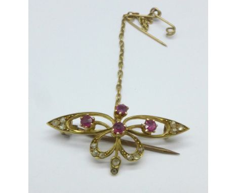 An Art Nouveau 9ct gold, ruby and old cut diamond brooch, 3.3g