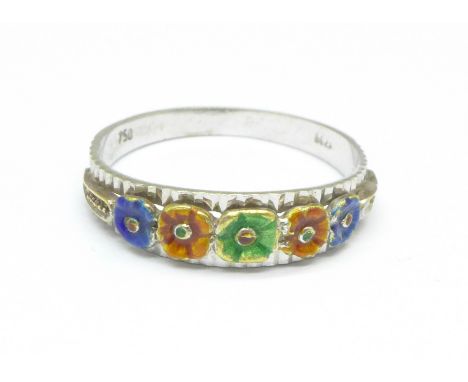 An 18ct white gold enamelled ring, 2.6g, R