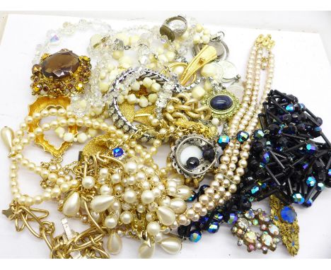 A collection of vintage costume jewellery