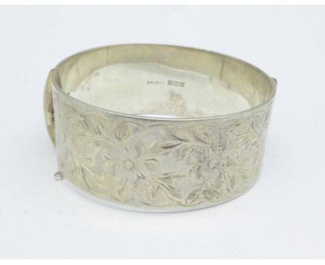 A silver bangle, Birmingham 1961, 60g