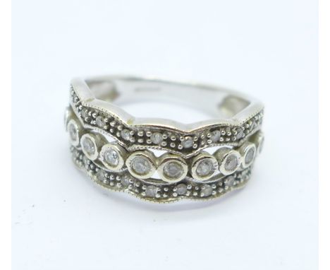 A 9ct white gold and diamond ring, 0.40ct, 3.9g