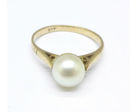 A 9ct gold and pearl ring, 1.7g, K, a/f